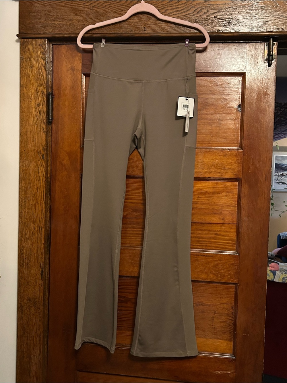 Laundry By Shelli Segal Taupe Flare Yoga Pants size Medium